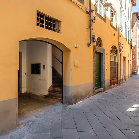 Toro's Apartment